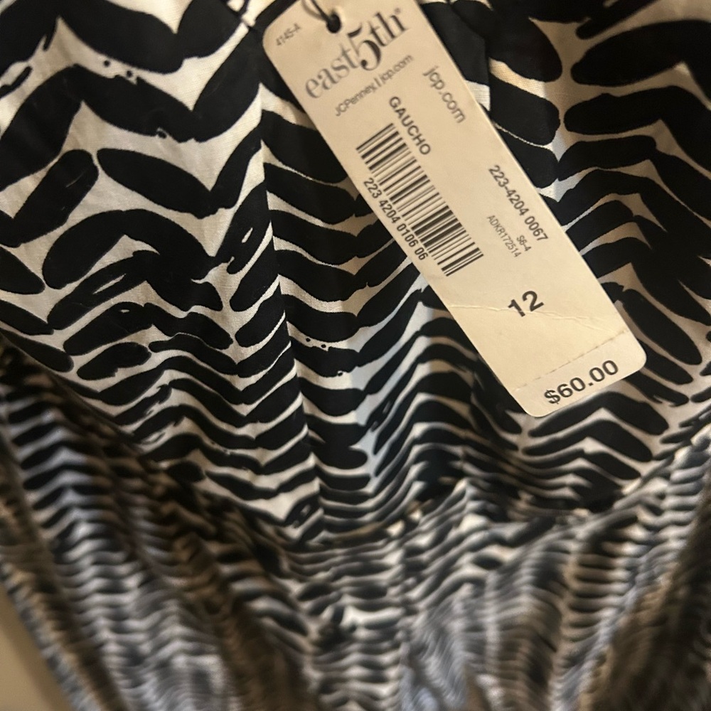 NWT East 5th Women’s Sz 12 Black & White Shift Double V Neck 100% Cotton - Picture 8 of 12